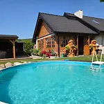 Prázdninový dům Komfortowy Dom Caloroczny - Sauna, Jacuzzi, Bilard *