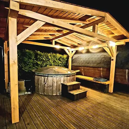Komfortowy Dom Caloroczny - Sauna, Jacuzzi, Bilard * Tylowo