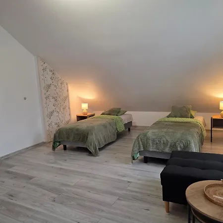 Komfortowy Dom Caloroczny - Sauna, Jacuzzi, Bilard Ferienhaus *