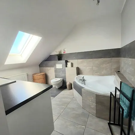 Ferienhaus Komfortowy Dom Caloroczny - Sauna, Jacuzzi, Bilard Tylowo