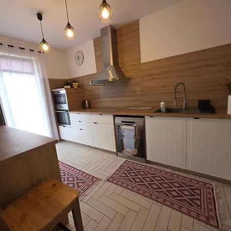 Komfortowy Dom Caloroczny - Sauna, Jacuzzi, Bilard Ferienhaus