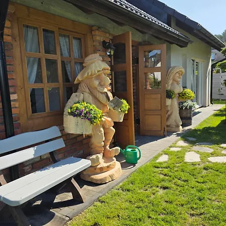 Ferienhaus Komfortowy Dom Caloroczny - Sauna, Jacuzzi, Bilard Tylowo