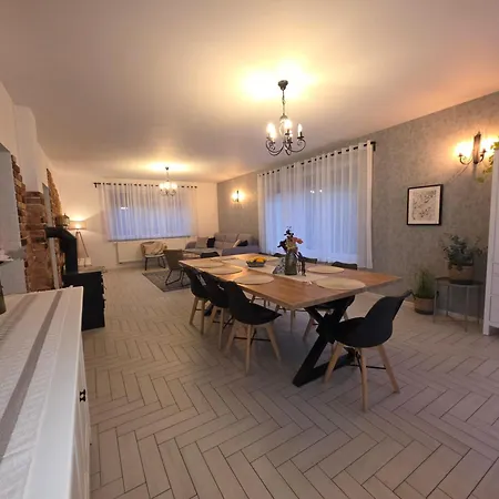 Komfortowy Dom Caloroczny - Sauna, Jacuzzi, Bilard Ferienhaus