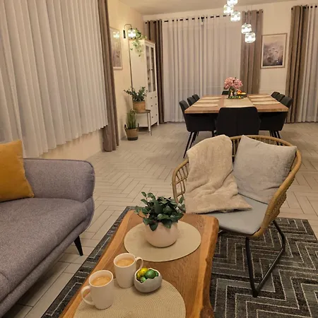 Komfortowy Dom Caloroczny - Sauna, Jacuzzi, Bilard * Tylowo