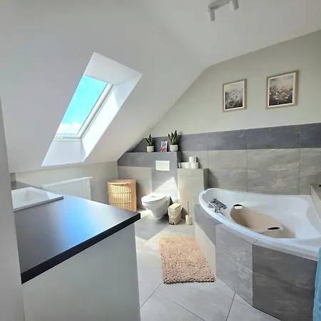 Komfortowy Dom Caloroczny - Sauna, Jacuzzi, Bilard *