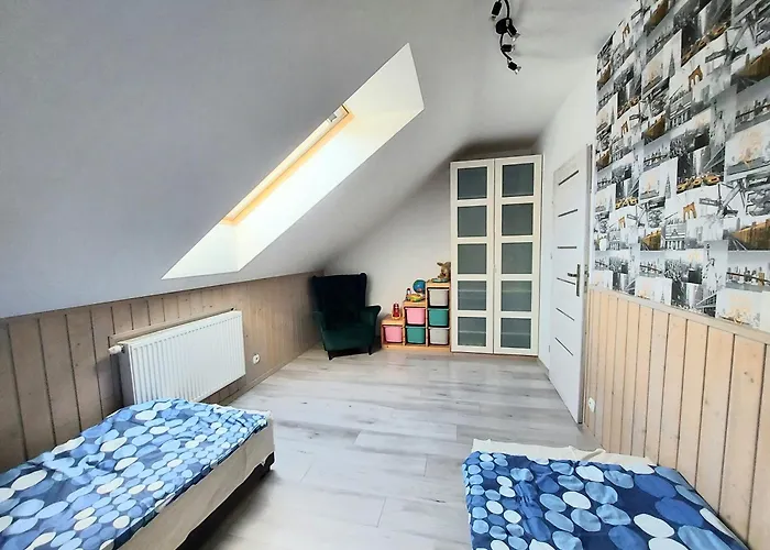 Сasa de vacaciones Komfortowy Dom Caloroczny - Sauna, Jacuzzi, Bilard Tylowo