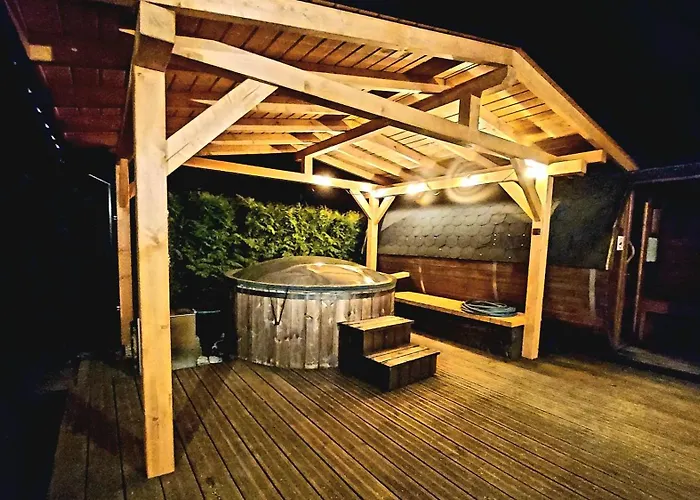 Komfortowy Dom Caloroczny - Sauna, Jacuzzi, Bilard * Tylowo
