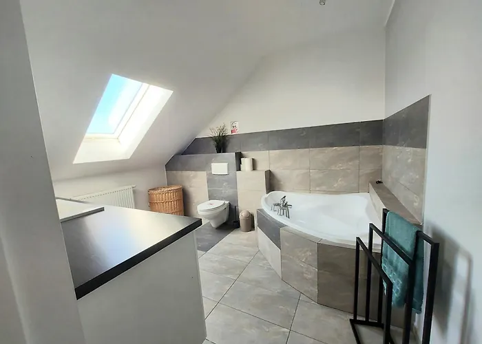 Сasa de vacaciones Komfortowy Dom Caloroczny - Sauna, Jacuzzi, Bilard Tylowo